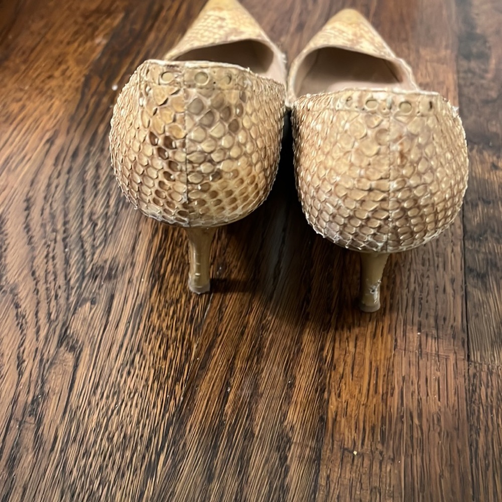Manolo blahnik tan snakeskin Python heels size 37.5 but fit more like 38. - Picture 3 of 6